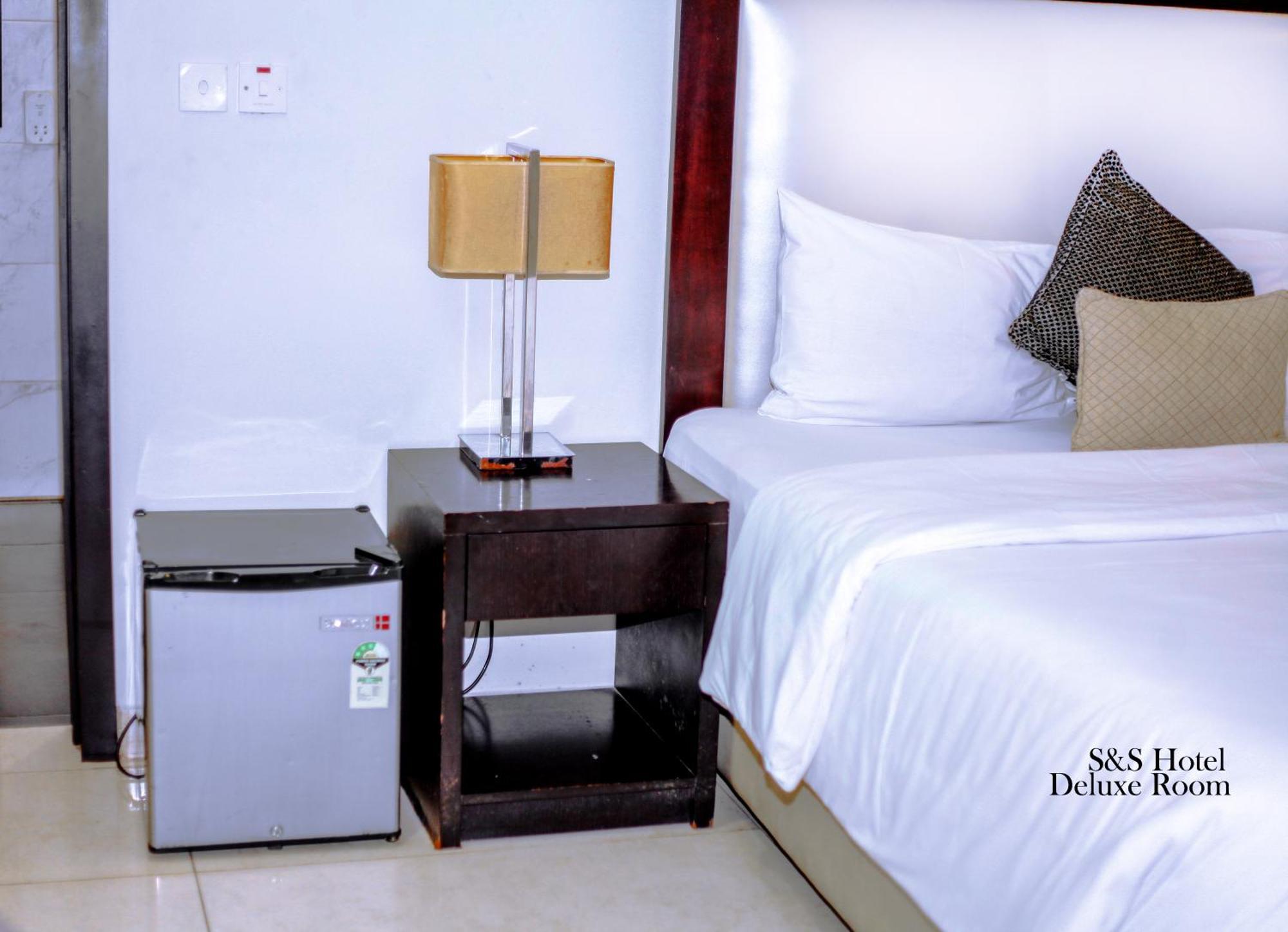 S & S Hotel & Suites Lagos Dış mekan fotoğraf