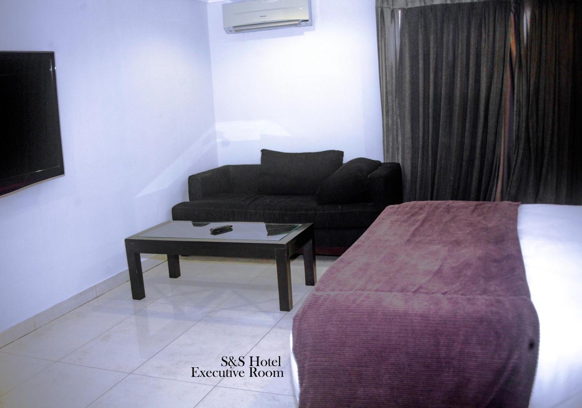 S & S Hotel & Suites Lagos Dış mekan fotoğraf