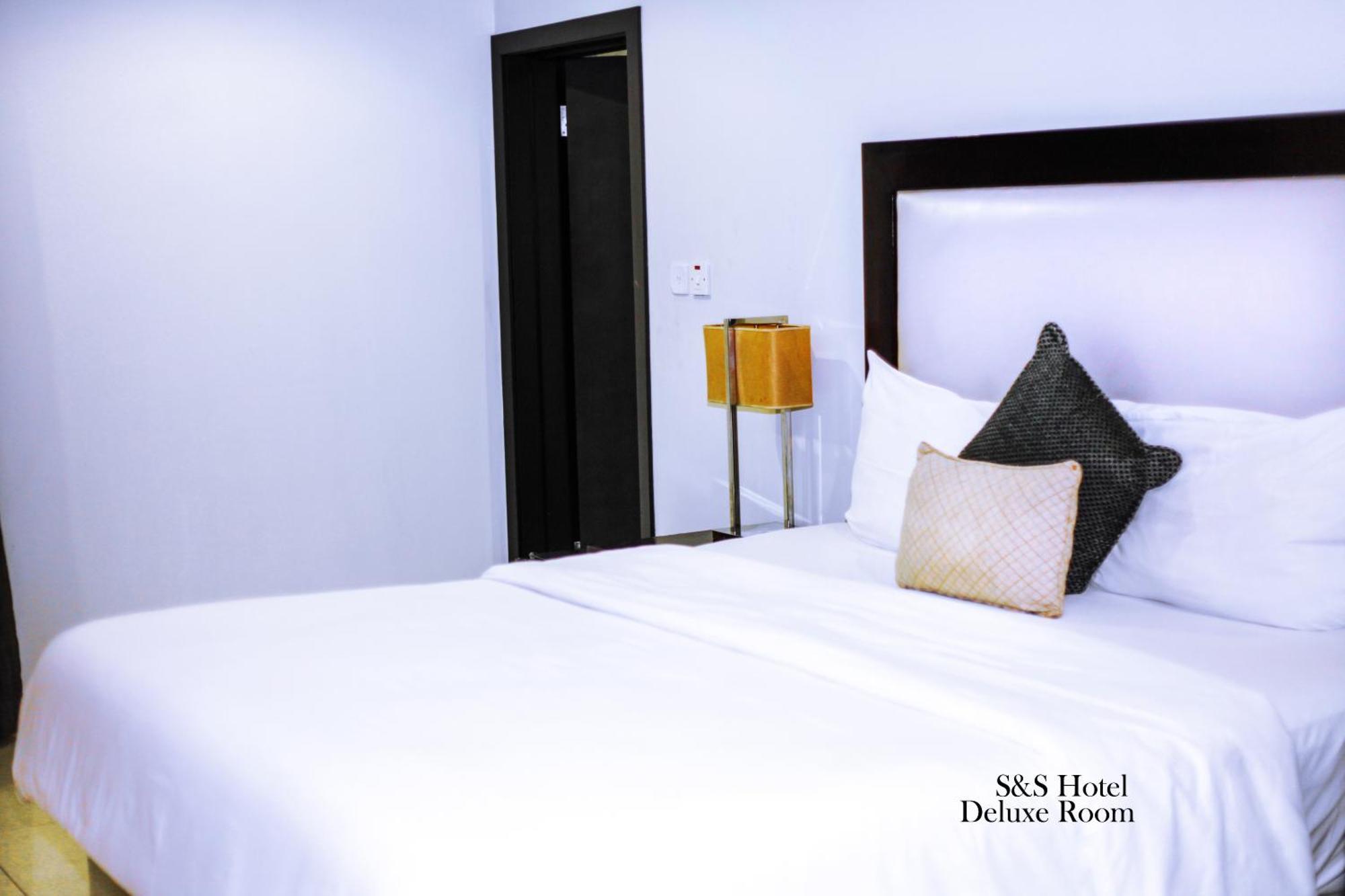 S & S Hotel & Suites Lagos Dış mekan fotoğraf