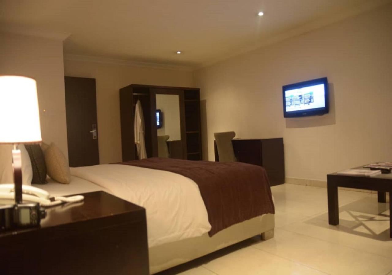 S & S Hotel & Suites Lagos Dış mekan fotoğraf
